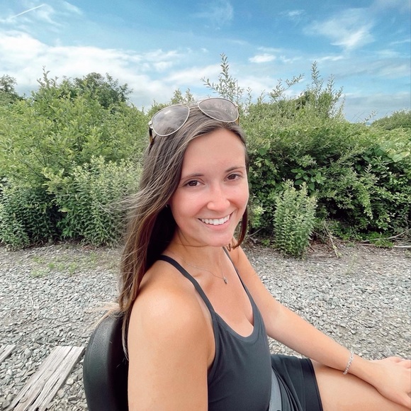 Meet your Posher, Meghan - Picture 3 of 9